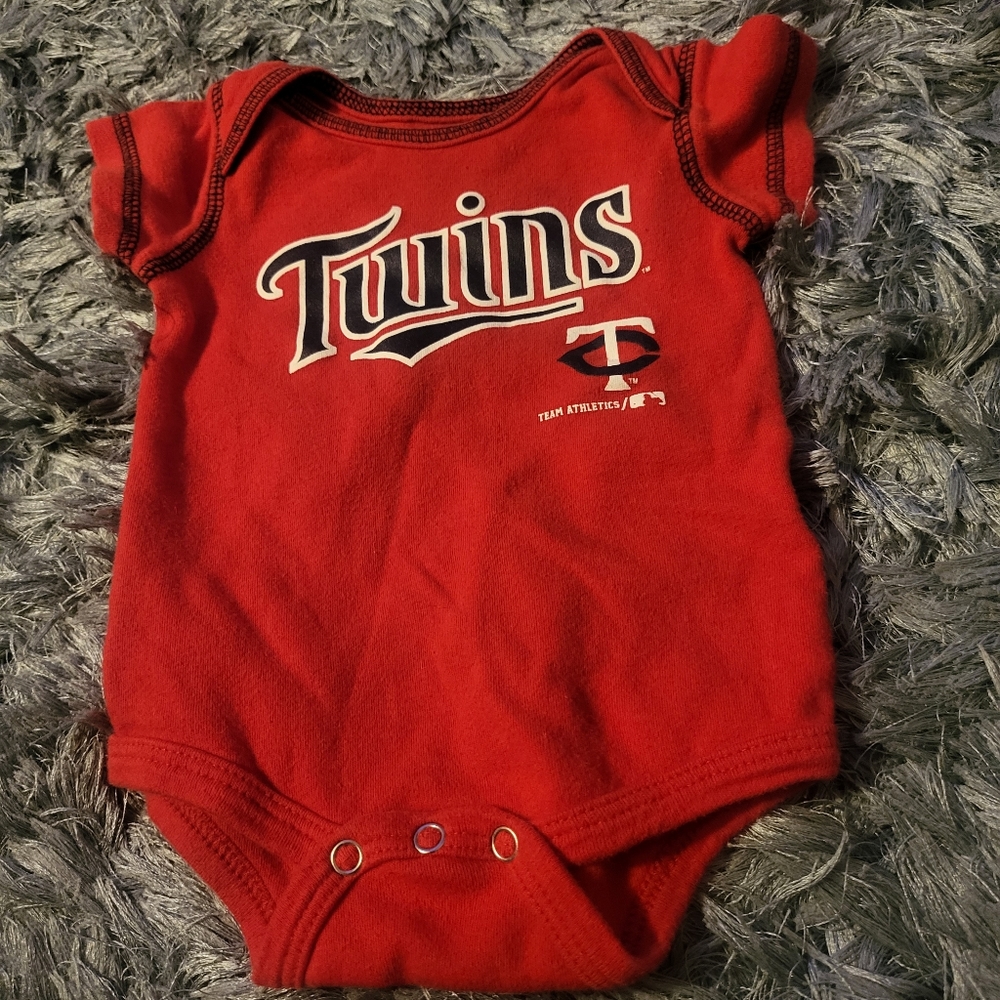 Twins MLB Merch Red Onesie 0-3 mths